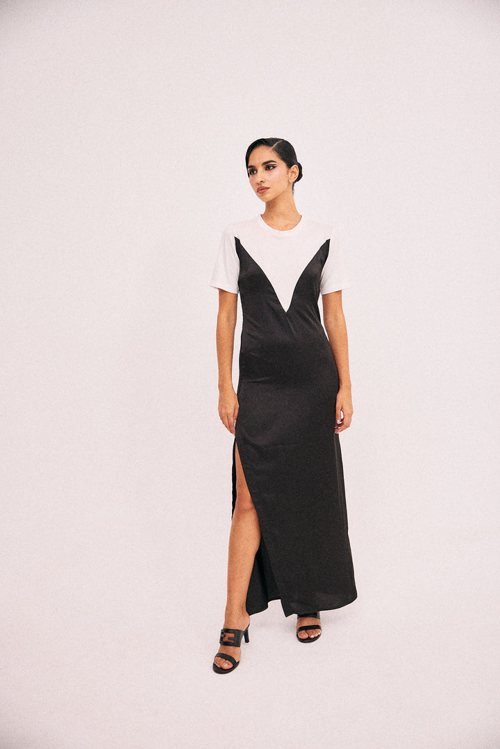 Tshirt dress with a side slit.