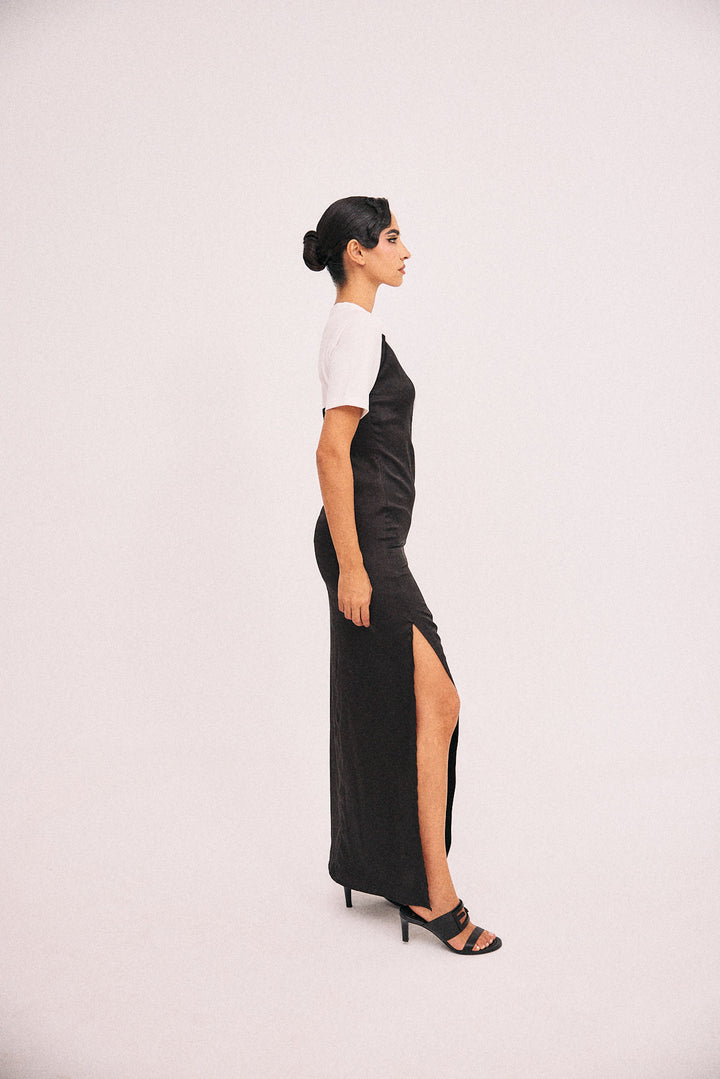 Tshirt dress with a side slit.