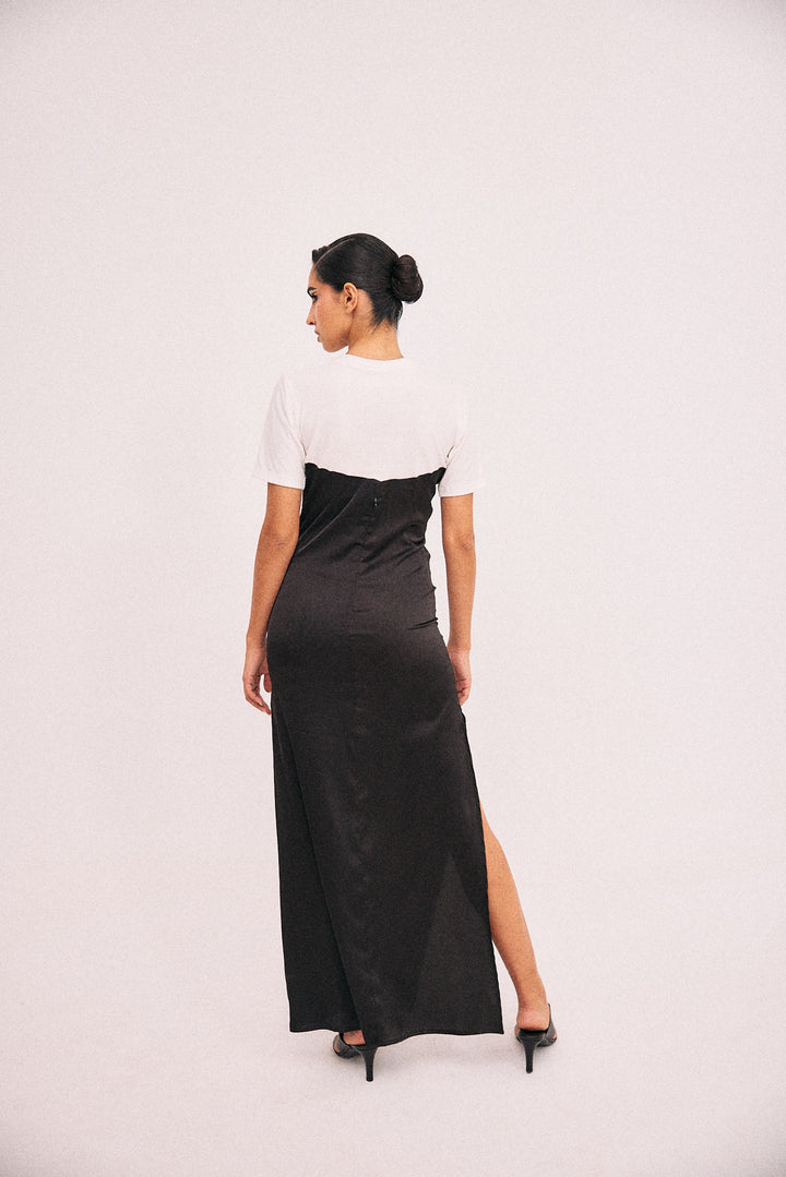 Tshirt dress with a side slit.